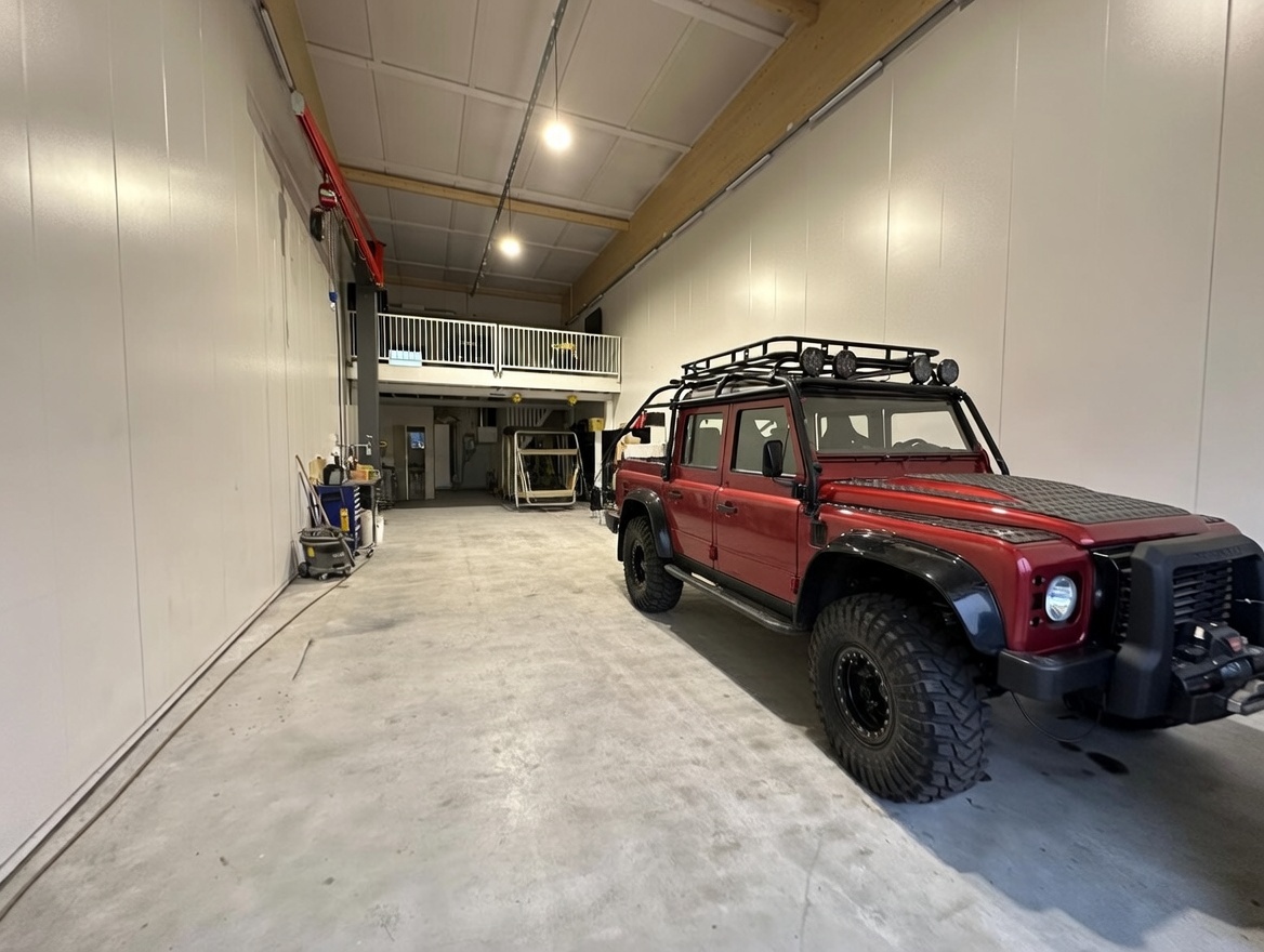 Spectre Defender — 3/4 Front